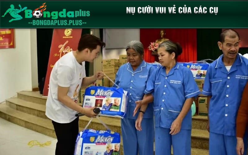 Xuân Yêu Thương 2024 Cùng Sodo66 Tại Thành Phố Đà Nẵng Nụ cười vui vẻ của các cụ